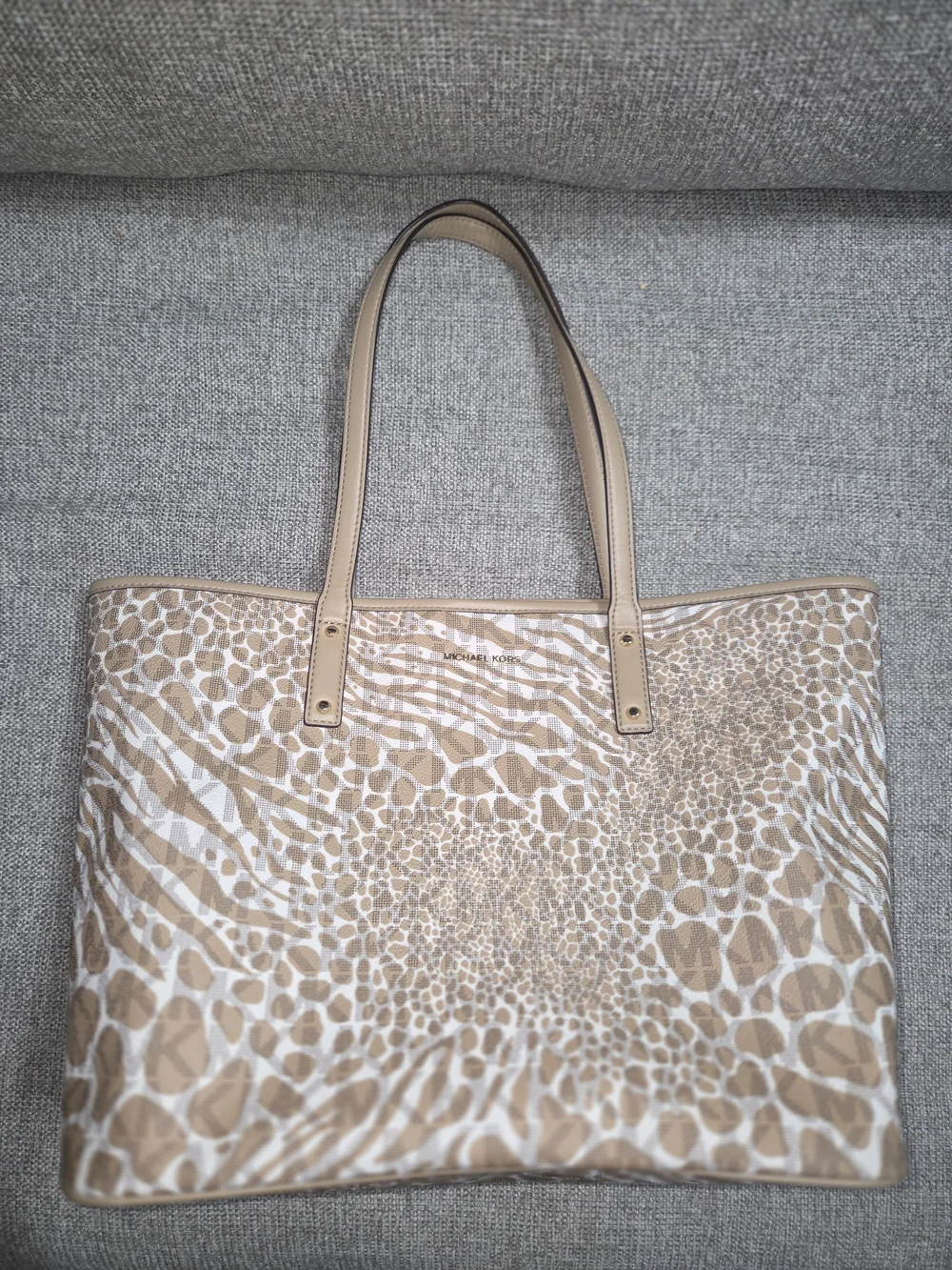 Micheal Kors Carter XL Zebra Women’s Animal Print Tote Bag in Beige and White